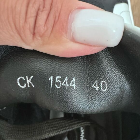 Dolce & Gabbana White Love Logo-Embossed Leather Sneakers Size IT 40 - Picture 7 of 10